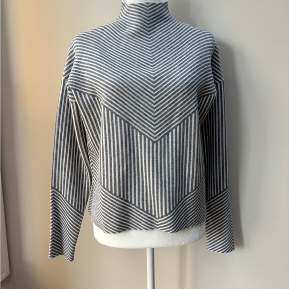 Cynthia Rowley Gray and White Mock Neck Sweater - Picture 2 of 7